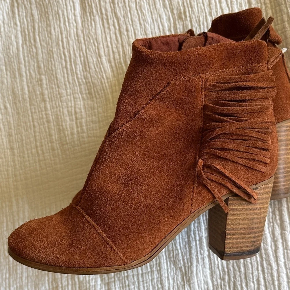 Toms Rust Suede Ankle Boots / 8.5